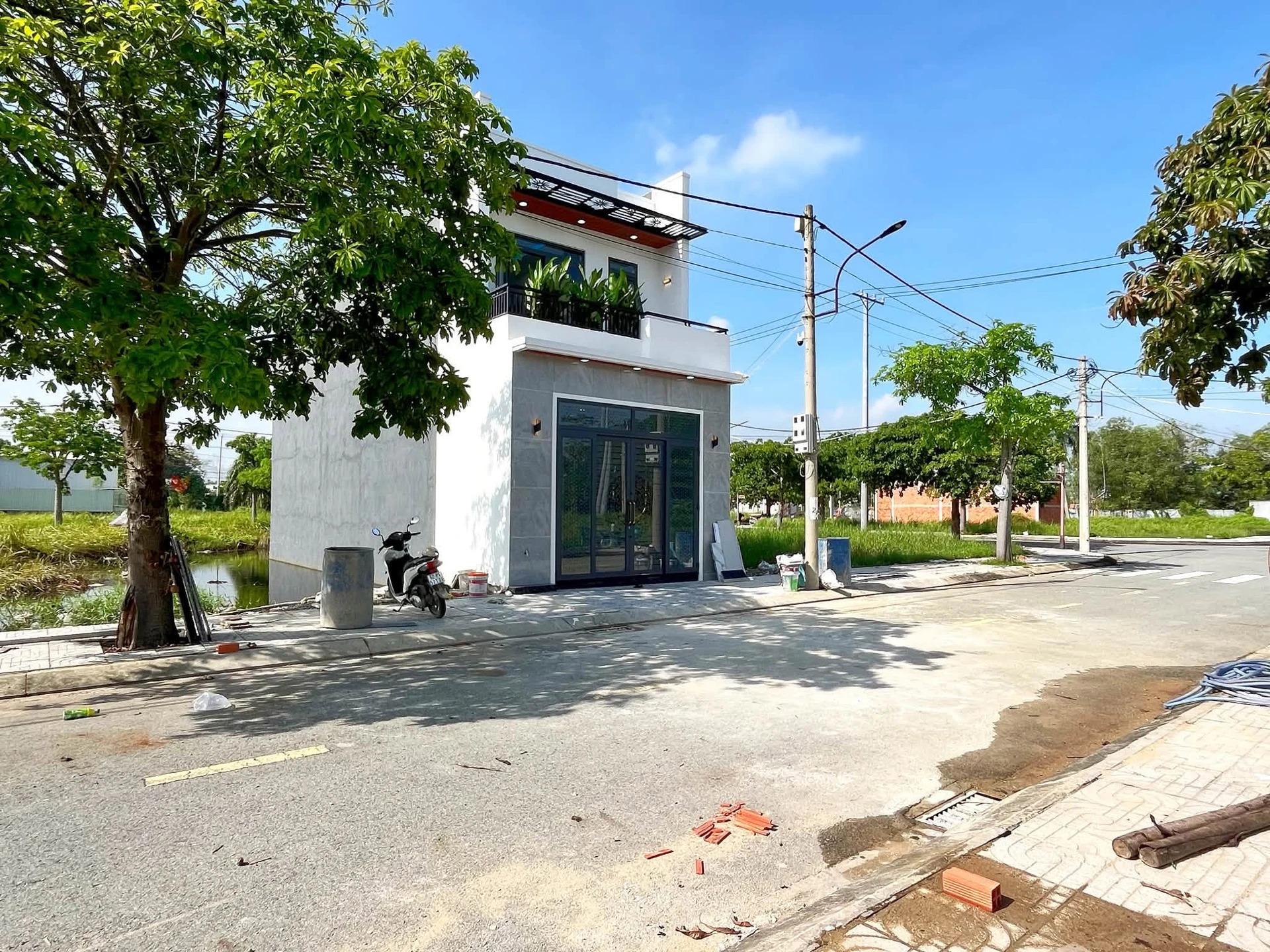 Bán nhà mặt tiền 77.5 m² ở Đức Hòa, Long An - Ảnh 1