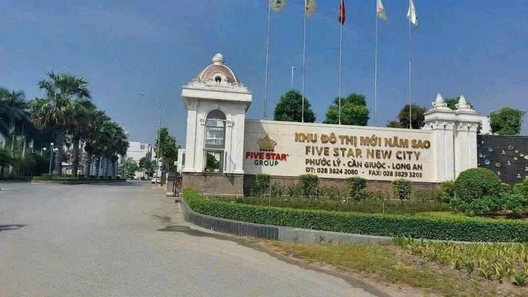 Bán nhà góc 2 mặt tiền 5,5x15m 1 trệt 2 lầu 4PN KĐT Five Star New City, Bình Chánh - Ảnh 1
