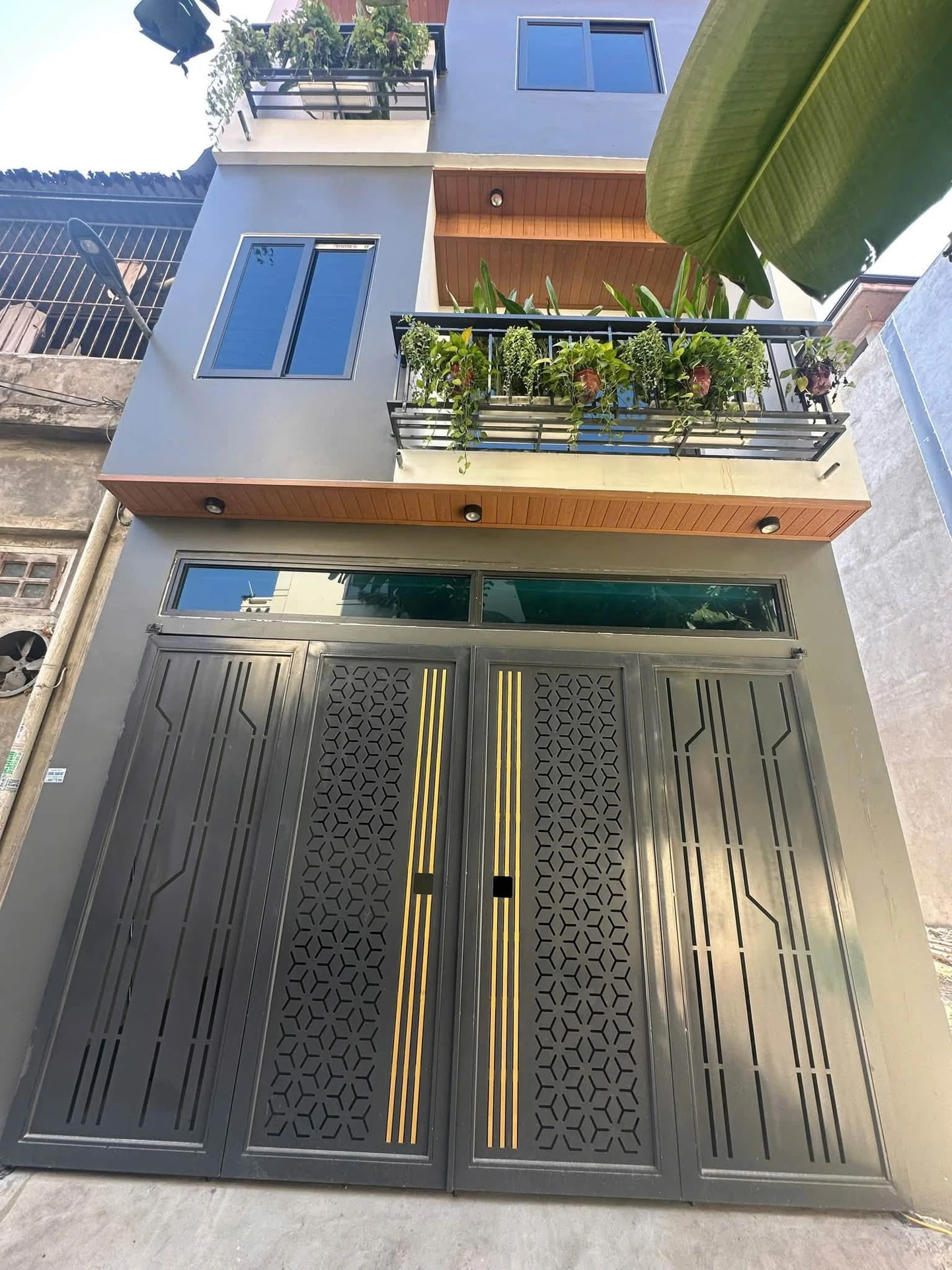 Bán nhà 3 tầng 60m2 Hà Huy Tập, TP Vinh 5,2 tỷ - Ảnh 1