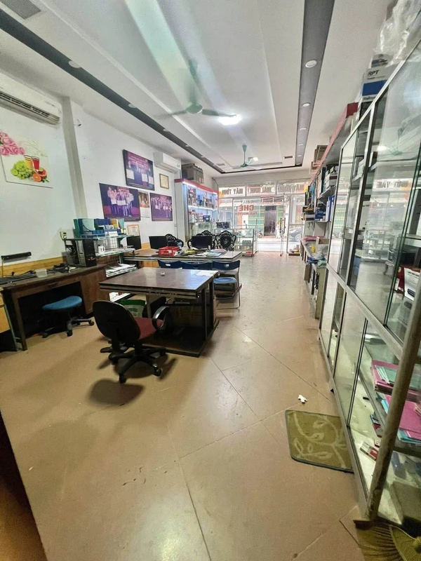 Bán nhà 3 tầng 122m2 Lý Công Uẩn, 3 phòng ngủ, 3,95 tỷ