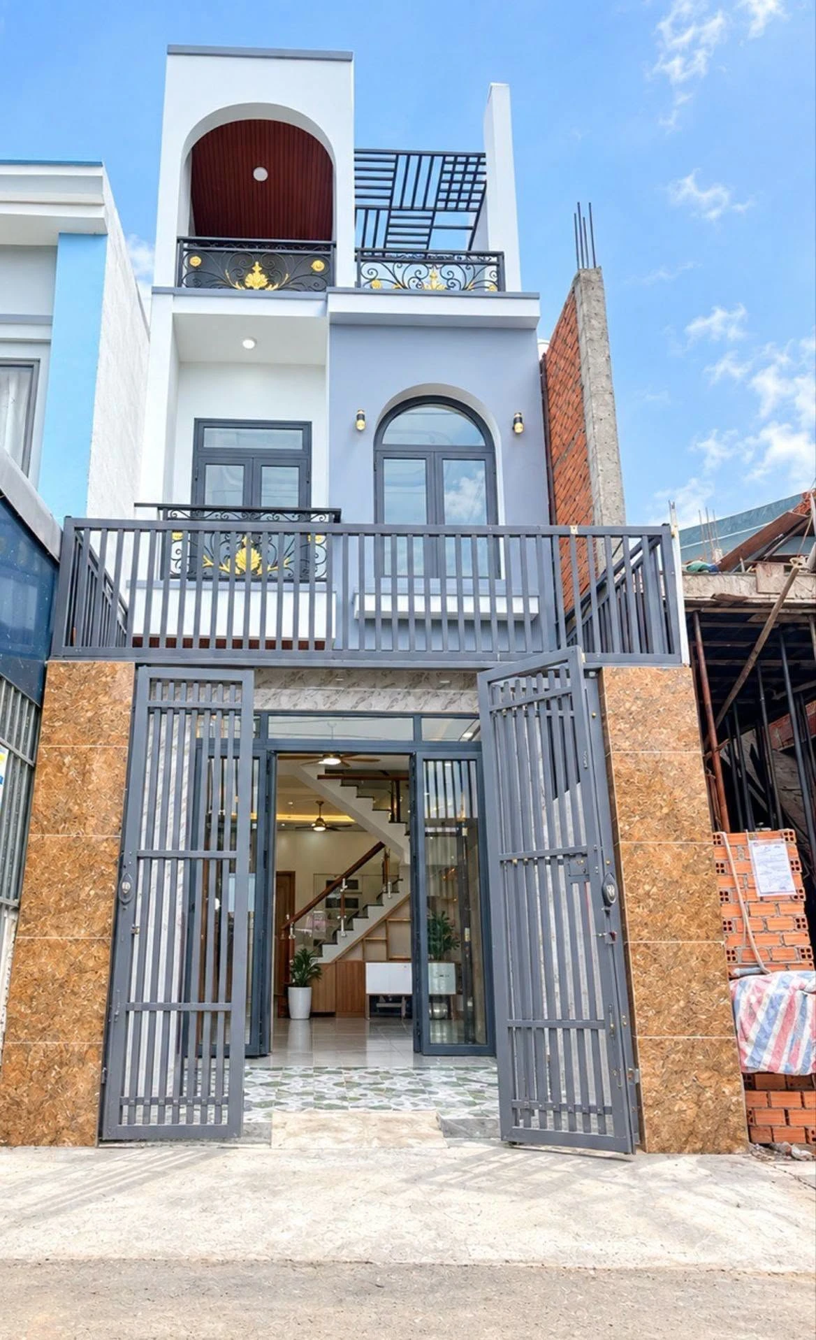 Bán nhà 3 tầng mặt tiền kinh doanh Bình Hoà 49,95m² giá 2,5 tỷ - Ảnh 1