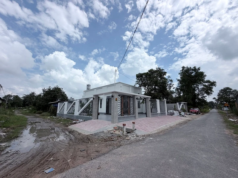 Bán nhà sân vườn 225m² góc 2 mặt tiền Long Hoa, Tây Ninh