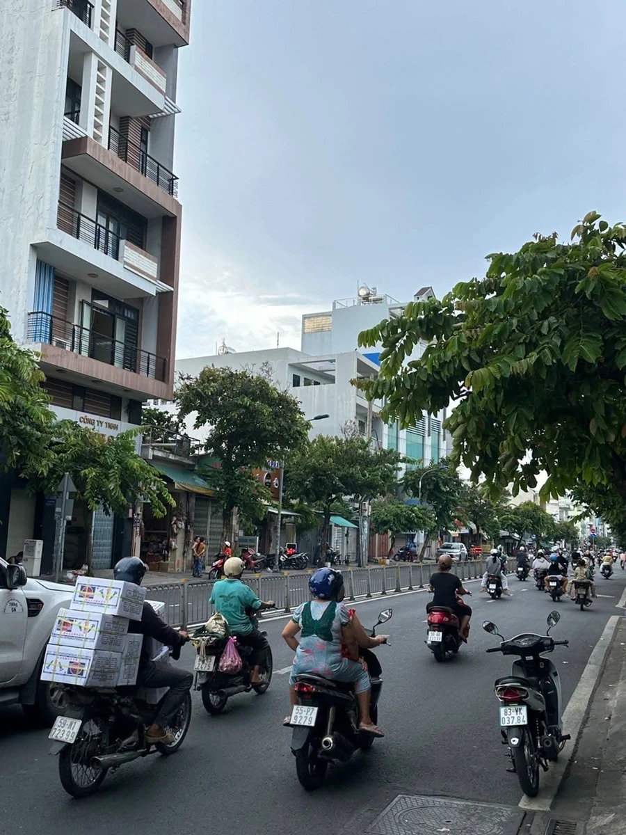 Bán nhà 5 tầng MT Phạm Văn Chí Q.6, 205,6m2, 12,5 tỷ - Ảnh 1