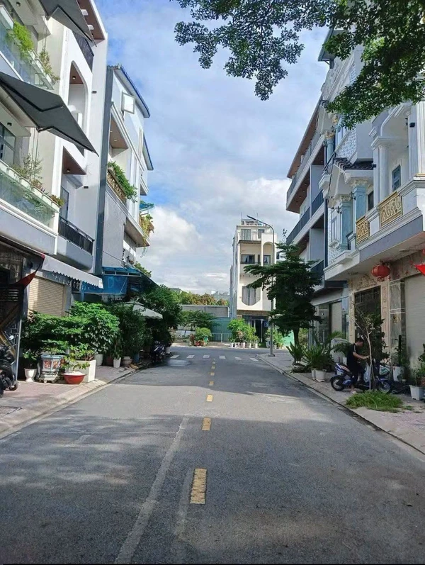Bán nhà phố hoàn công 4 phòng ngủ 61,1m² Thuận An Bình Dương 4 tỷ 990