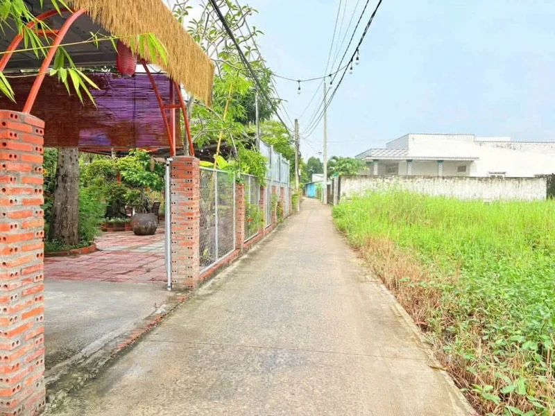 Bán nhà 88/18 Trần Quý Cáp, Buôn Ma Thuột, 3 phòng ngủ, sân ô tô, giá 2,65 tỷ downtown