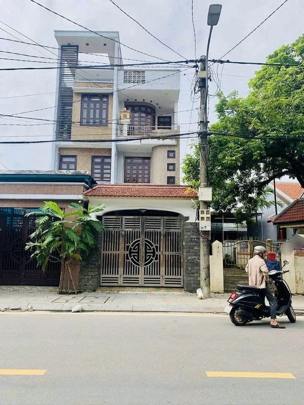 Bán nhà 3 tầng mặt tiền Đào Duy Anh 120m2, Huế 4,8 tỷ