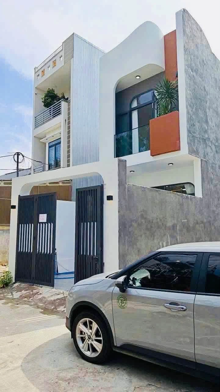 Bán nhà 2 tầng 80m2, 4 phòng ngủ, sân ô tô, Quận 12 - Ảnh 1