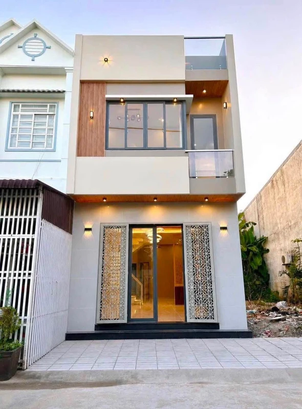 Bán nhà phố 76m² 3 phòng ngủ, mặt tiền Đặng Thái Mai, An Giang