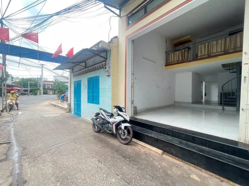 Bán nhà mặt tiền 35,7m² trung tâm Tuy Hòa gần biển - Ảnh 1