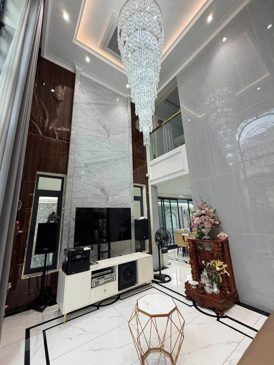 Bán biệt thự Bình Thạnh 185m² hồ bơi thang máy nội thất đầy đủ 36.5 tỷ - Ảnh thu nhỏ 3