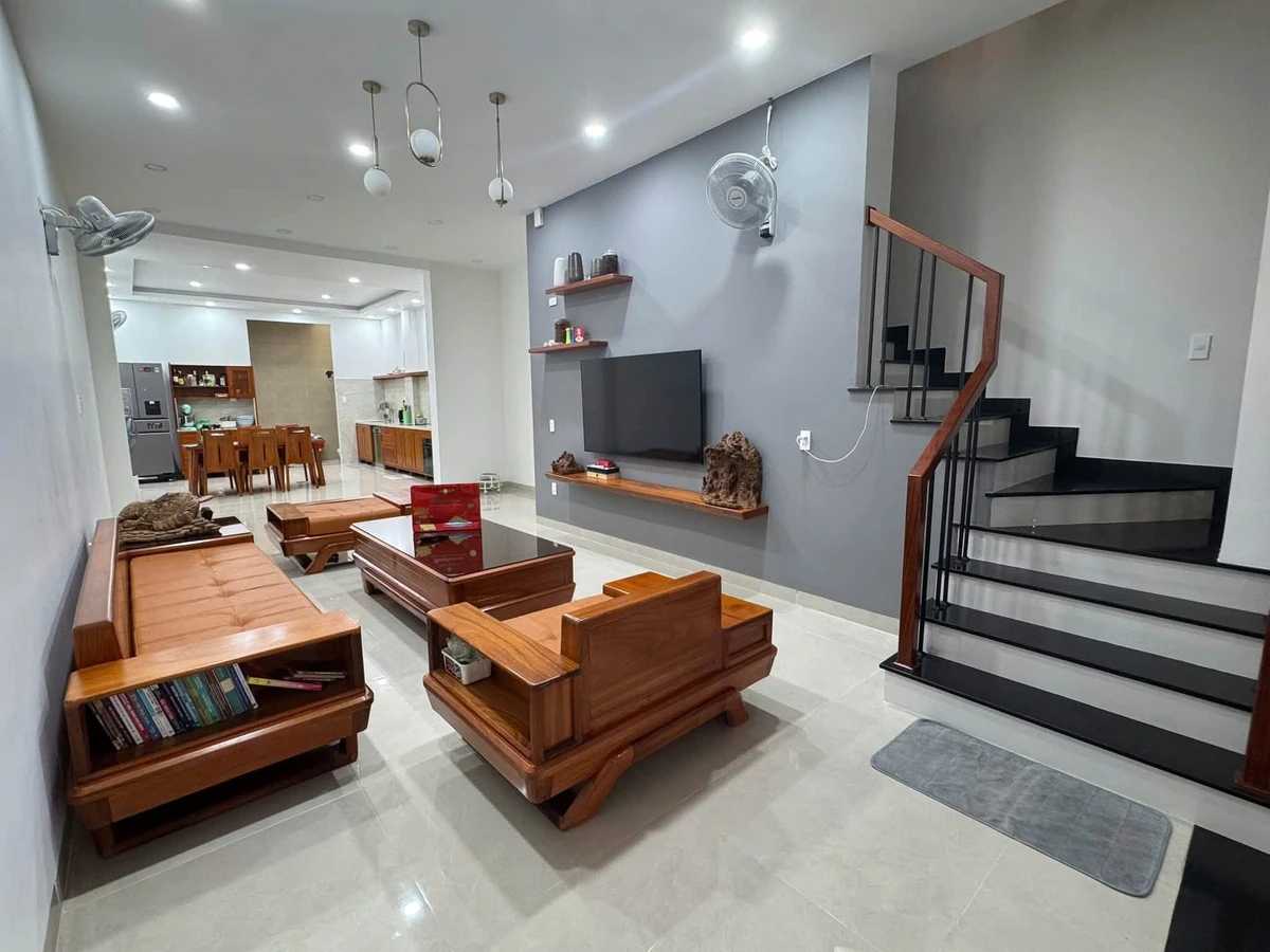 Bán nhà 2 tầng 97,5m² gần biển Nha Trang, 11,5 tỷ - Ảnh 1