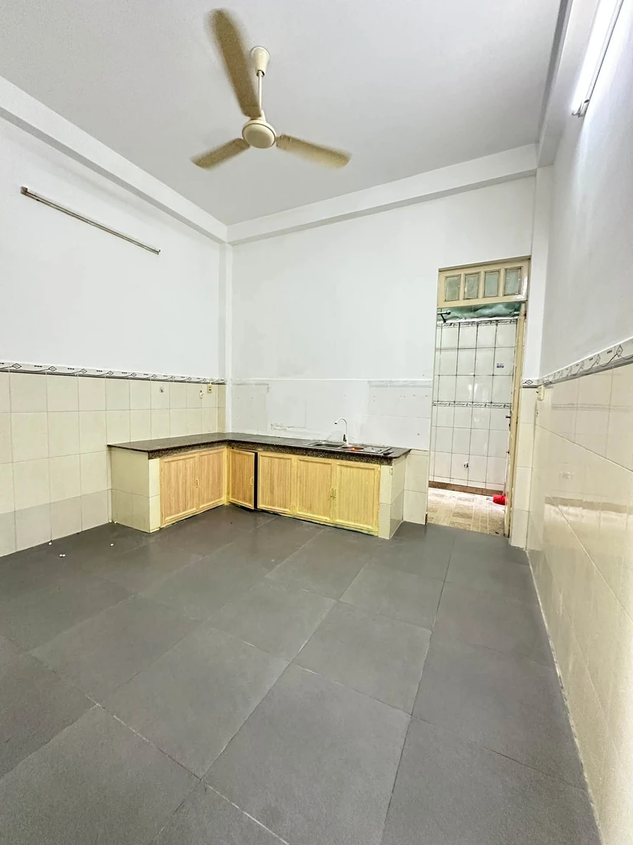 Bán nhà hẻm 8m, 4x16m, 4 phòng, 3 WC tại Bình Tân, 6,5 tỷ - Ảnh thu nhỏ 3