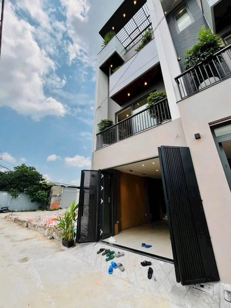 Bán nhà 1 trệt 2 lầu sân thượng 3PN 4WC đường An Phú Đông 33, Quận 12 giá 5,78 tỷ - Ảnh thu nhỏ 4
