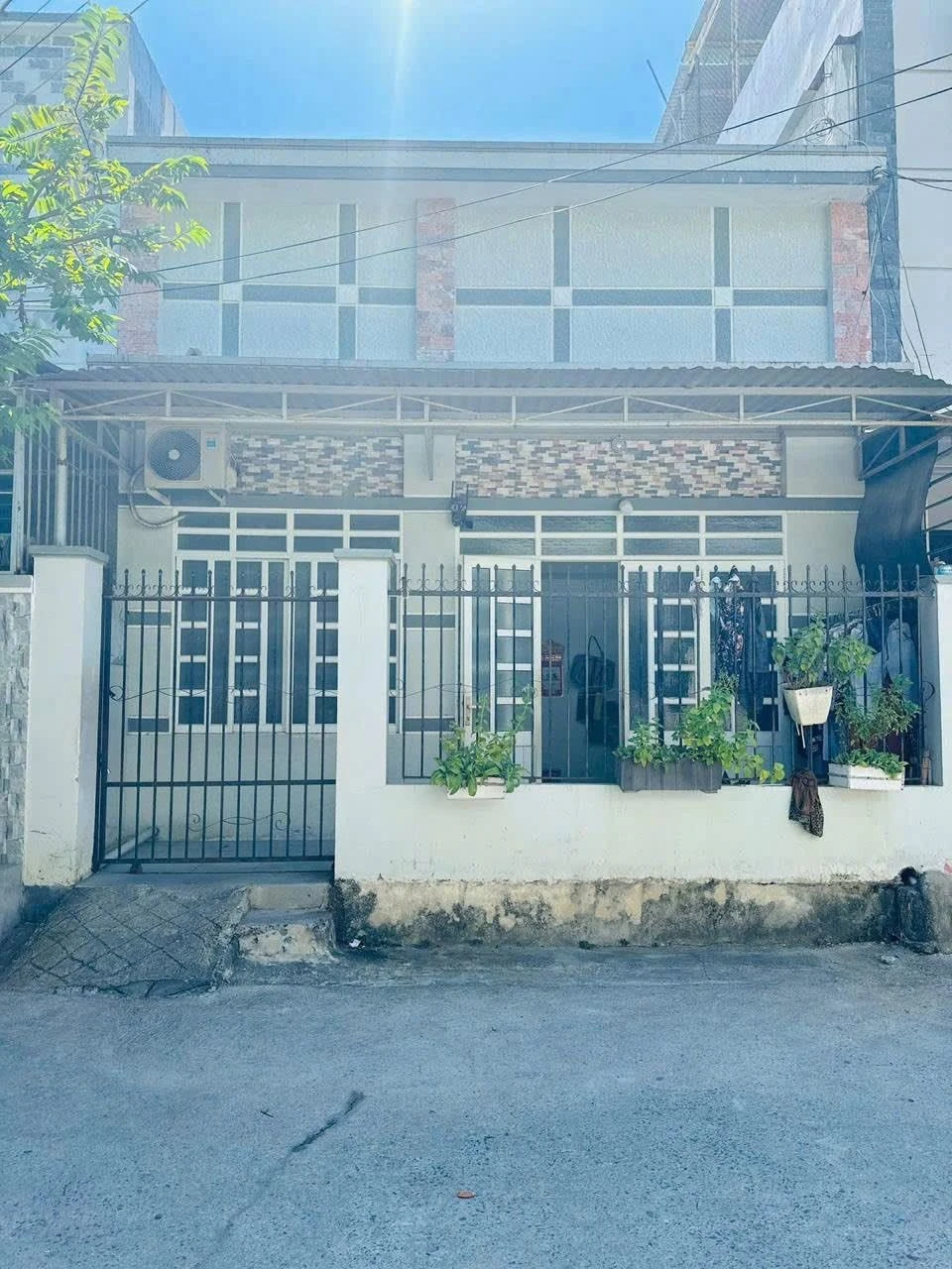Bán nhà mặt tiền 6m, 61m2, gần biển Nha Trang, nhỉnh 4 tỷ - Ảnh 1