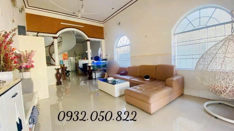 Bán nhà cấp 3 mặt đường Cao Bá Quát, 131.8m2, Lâm Đồng