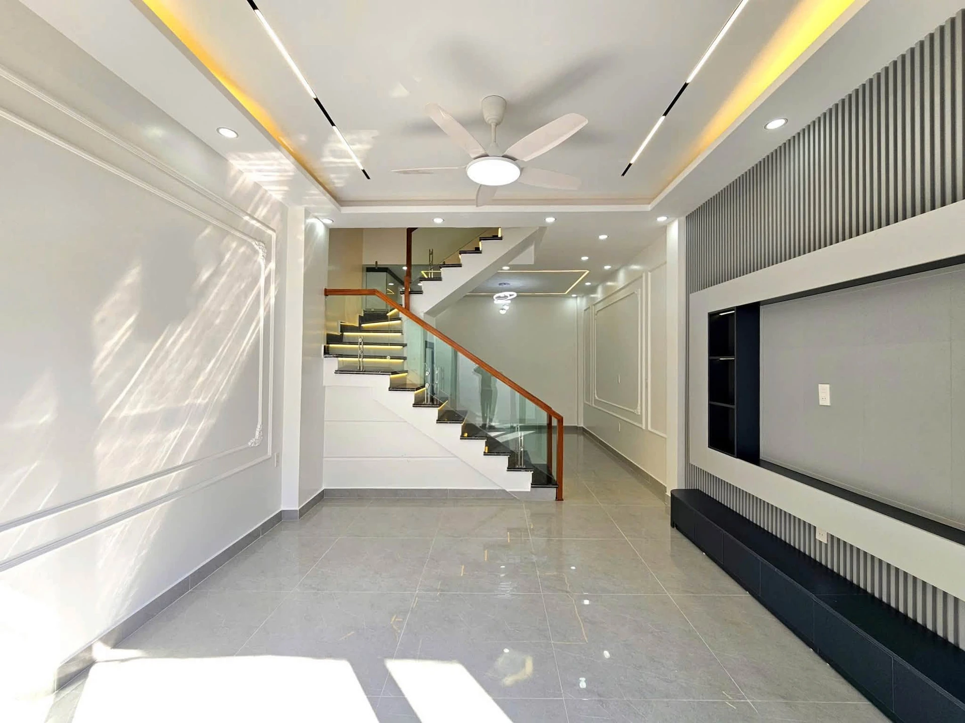 Bán nhà phố 39m² 3 tầng mới xây Tôn Đức Thắng - Ảnh 1