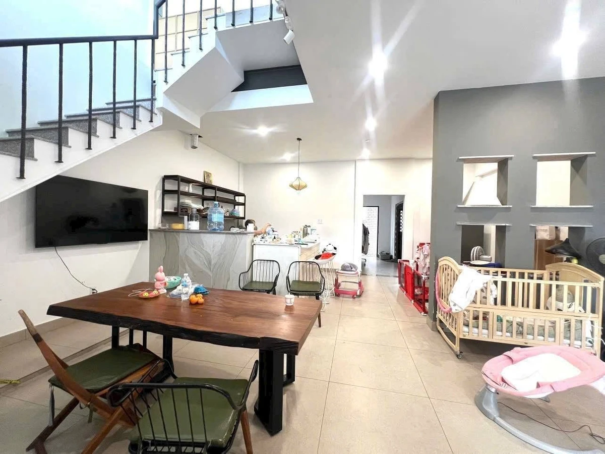 Bán nhà 2 tầng 163m2 nhánh đường Cách Mạng Tháng 8, Long Toàn, TP Bà Rịa, giá 4,5 tỷ - Ảnh thu nhỏ 4