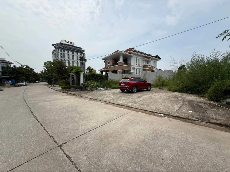 Bán đất 1.000m² mặt tiền 16m cạnh Mường Thanh, TP Hạ Long, giá 26 tỷ