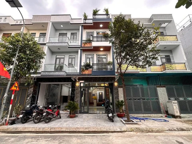 Bán nhà phố 60m² 4PN 4WC trung tâm Dĩ An, 5 tỷ 799 triệu
