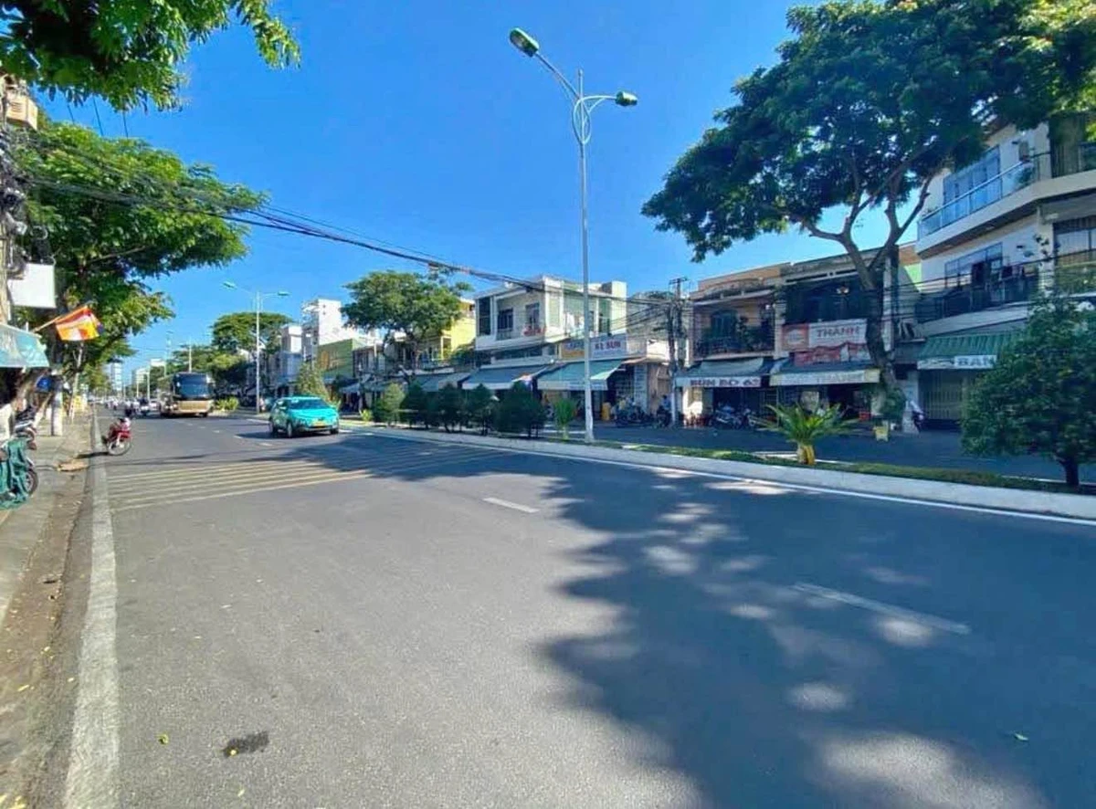 Bán nhà 2 tầng mặt tiền Trần Phú Nha Trang 68m² - Ảnh 1