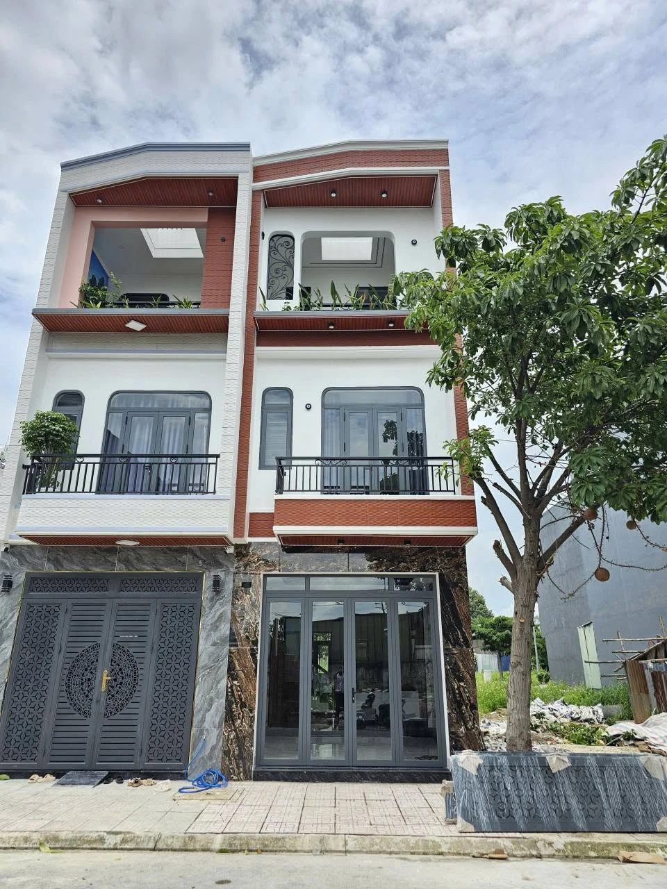 Bán nhà 1 trệt 2 lầu 4 PN An Phú Thuận An, 64m², 4.7 tỷ - Ảnh 1