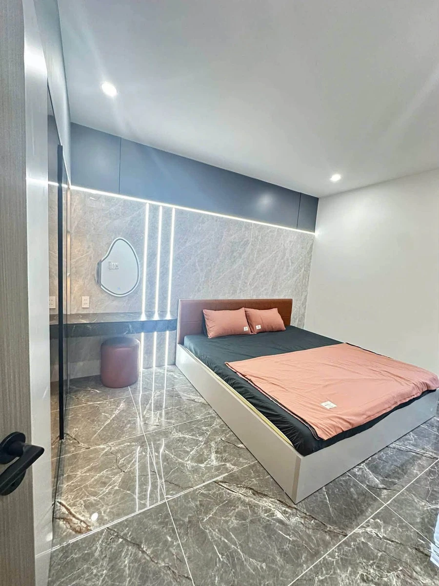 Bán nhà 3 tầng mặt tiền Chơn Tâm 76.5m2, 3PN 4WC, full nội thất - Ảnh thu nhỏ 4
