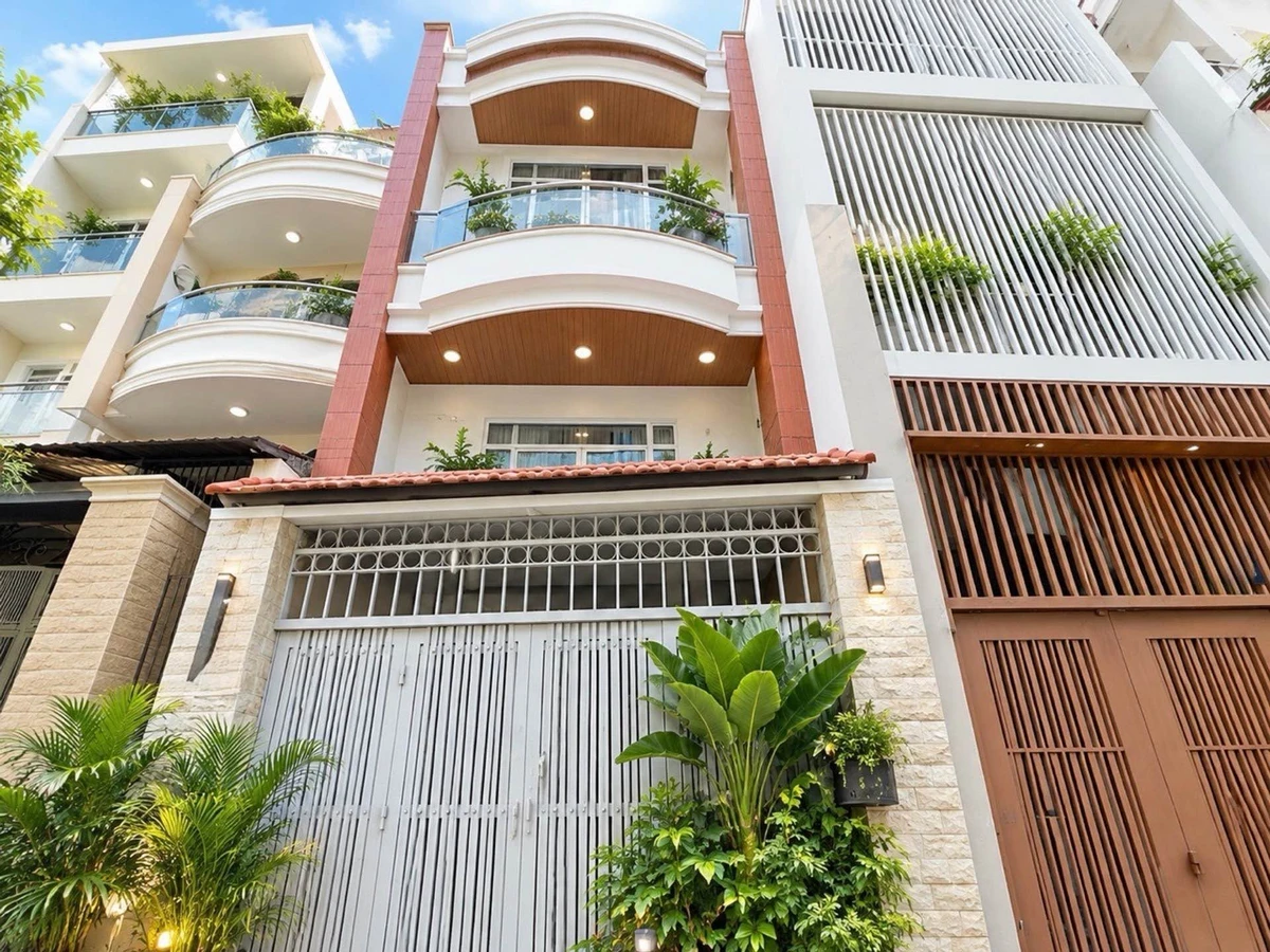 Bán nhà mặt tiền 4 tầng 50m² Quận 1, Sài Gòn 11 tỷ - Ảnh 1