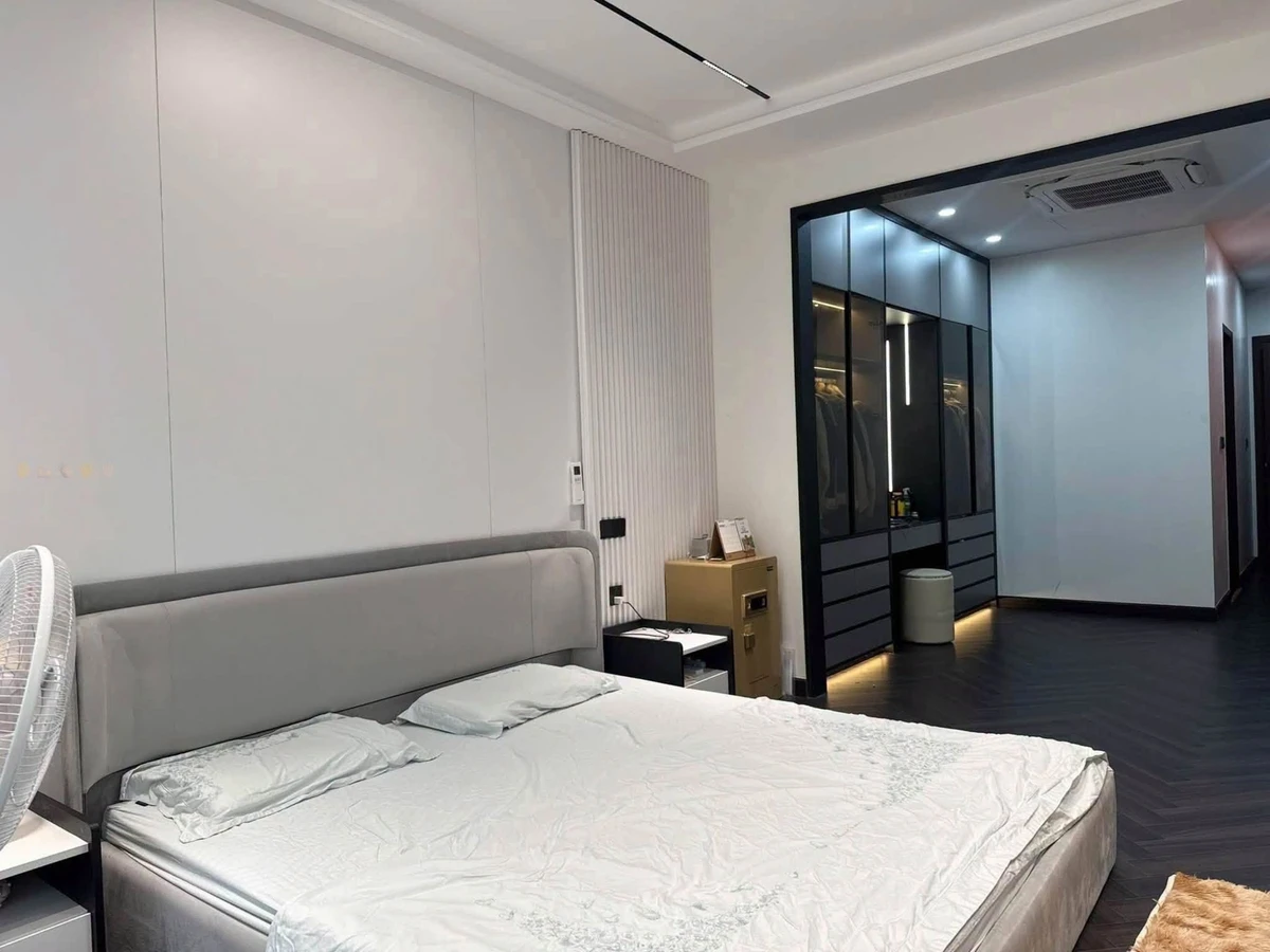 Bán biệt thự hẻm 8m Bàu Cát, 7,6x11m, 3PN, giá nhỉnh 6 tỷ, Tân Bình - Ảnh 1