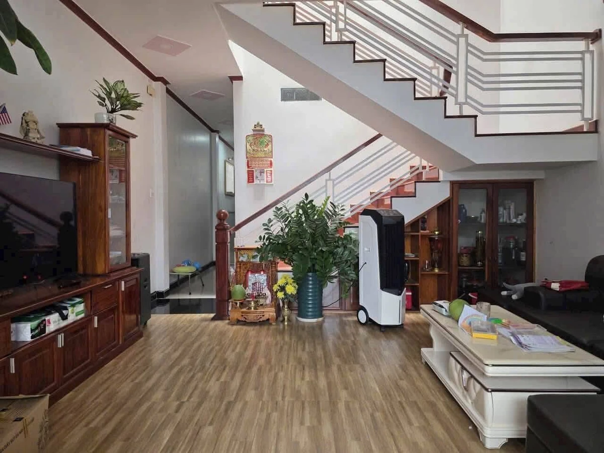 Bán nhà 1 trệt 1 lầu mặt tiền Trần Quang Diệu, Phan Thiết, 100m2 - Ảnh thu nhỏ 3