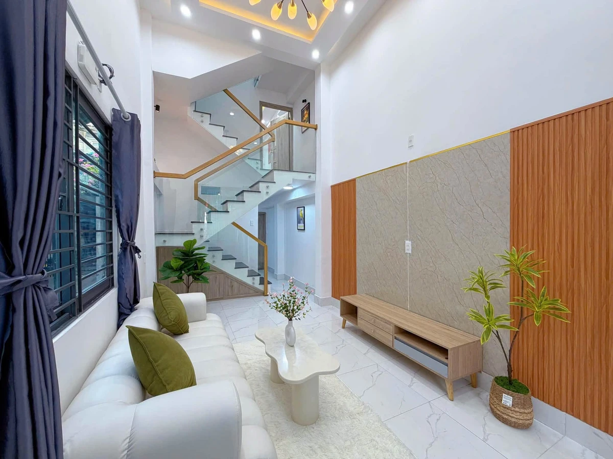 Bán nhà 2,5 tầng 82m² 3PN Quận 1 giá 3,38 tỷ - Ảnh 1