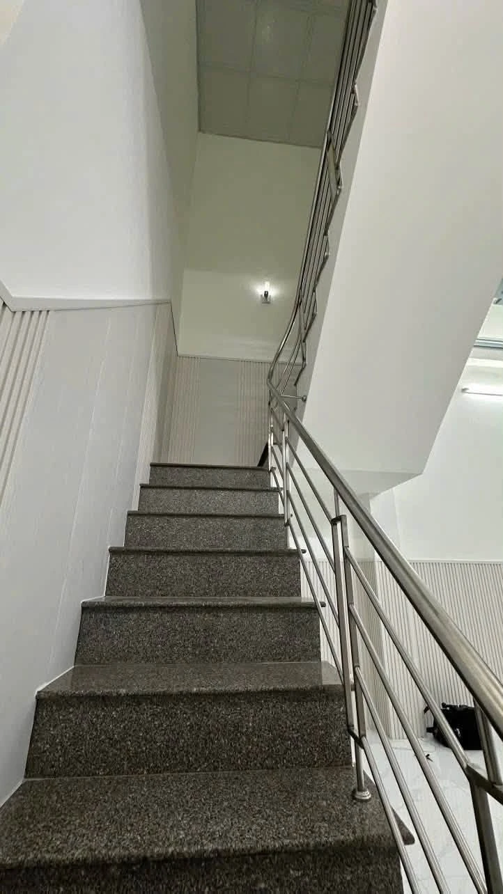 Bán nhà 1 trệt 2 lầu 60m² gần trường học Nha Trang - Ảnh 1