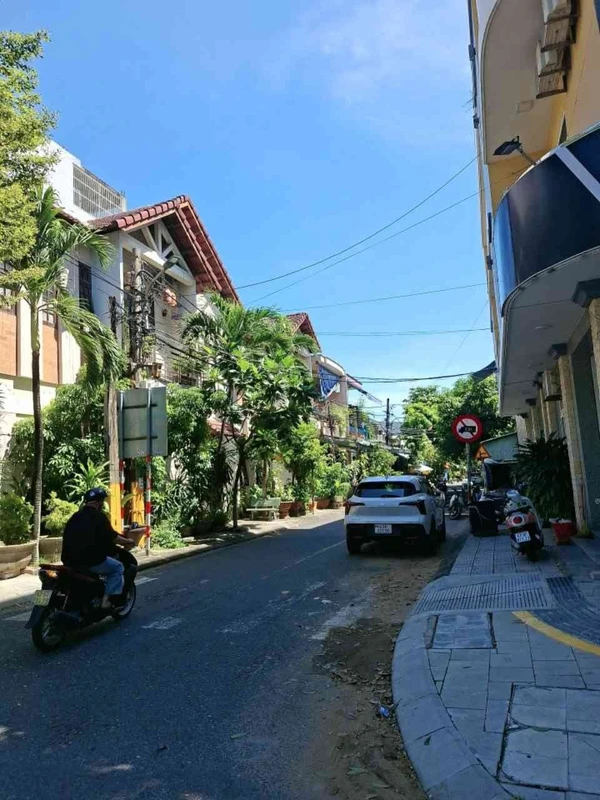 Bán nhà gác đúc mặt tiền 5m5, 75m² gần biển Đà Nẵng, 5.3 tỷ