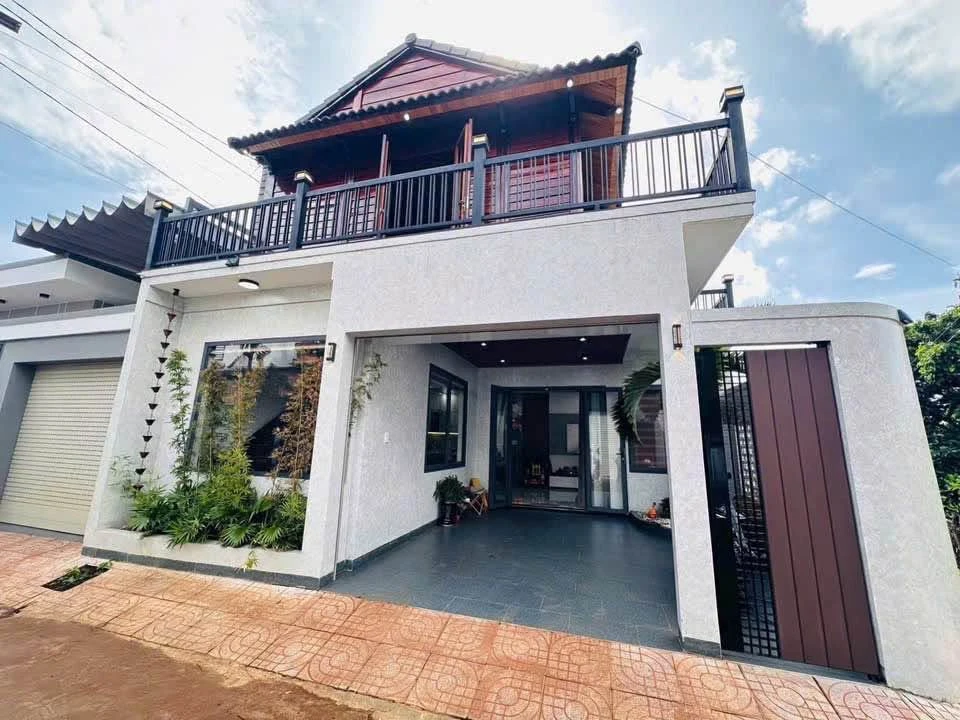 Bán nhà góc 2 mặt tiền 100m² P. Buôn Ma Thuột 3.75 tỷ - Ảnh 1