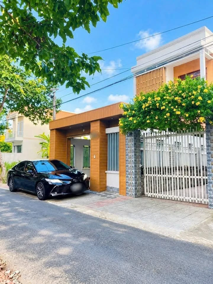 Bán nhà 1 trệt 1 lầu mặt tiền 137m² Phú Nhơn, Bến Tre - Ảnh 1