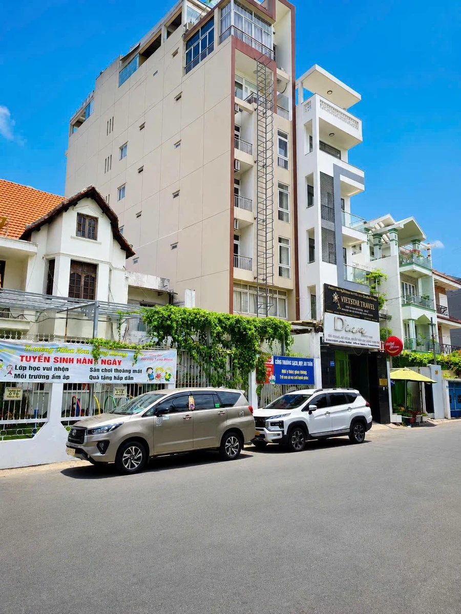 Bán nhà mặt tiền 110m² Phú Nhuận, đối diện công viên, 21 tỉ - Ảnh thu nhỏ 2