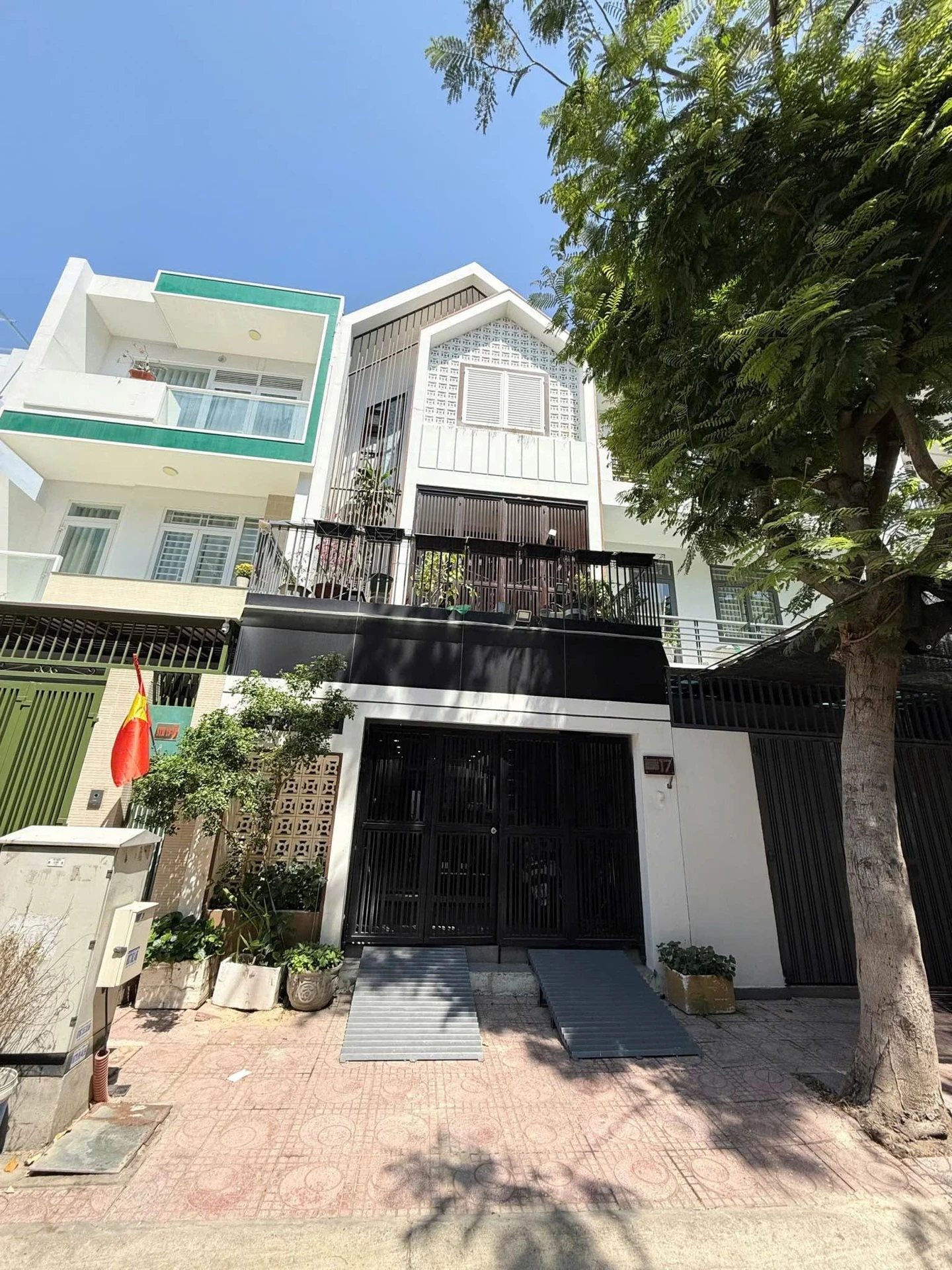 Bán nhà 3 tầng 100m2 KĐT Hà Quang 1, Phước Hải, Nha Trang giá 10,8 tỷ - Ảnh 1