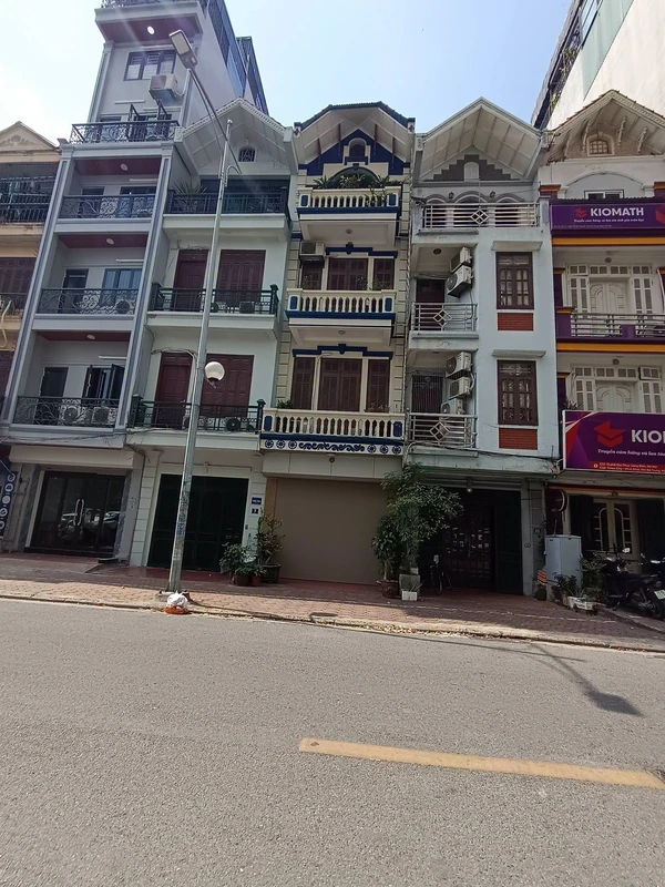 Bán mặt phố Gia Thụy Long Biên 40m2 5 tầng 18 tỷ