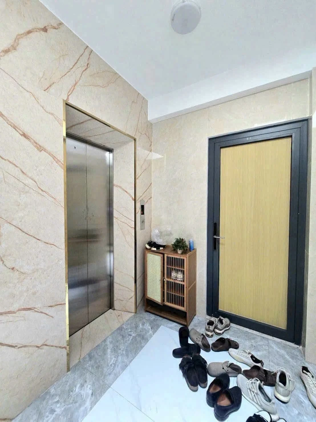 Bán căn hộ dịch vụ 7 tầng hầm thang máy 126,5m² hẻm xe tải, Phường 5, Gò Vấp - Ảnh 1