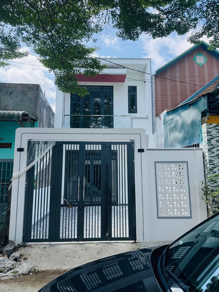 Bán nhà 1 trệt 1 lầu 3 PN 102m2 khu phố 2 Phường Tân Định, Bến Cát - Ảnh 1