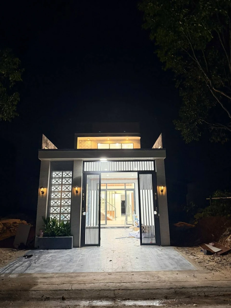 Bán nhà gác lửng 3PN 150m² Mỹ Phước 4, Bình Dương, 2.7 tỷ - Ảnh 1