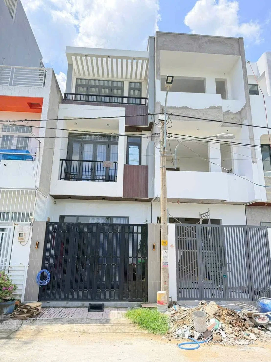 Bán nhà 3 tầng 52m2 gần Vinhomes Grand Park, Quận 9 giá 3.98 tỷ - Ảnh 1