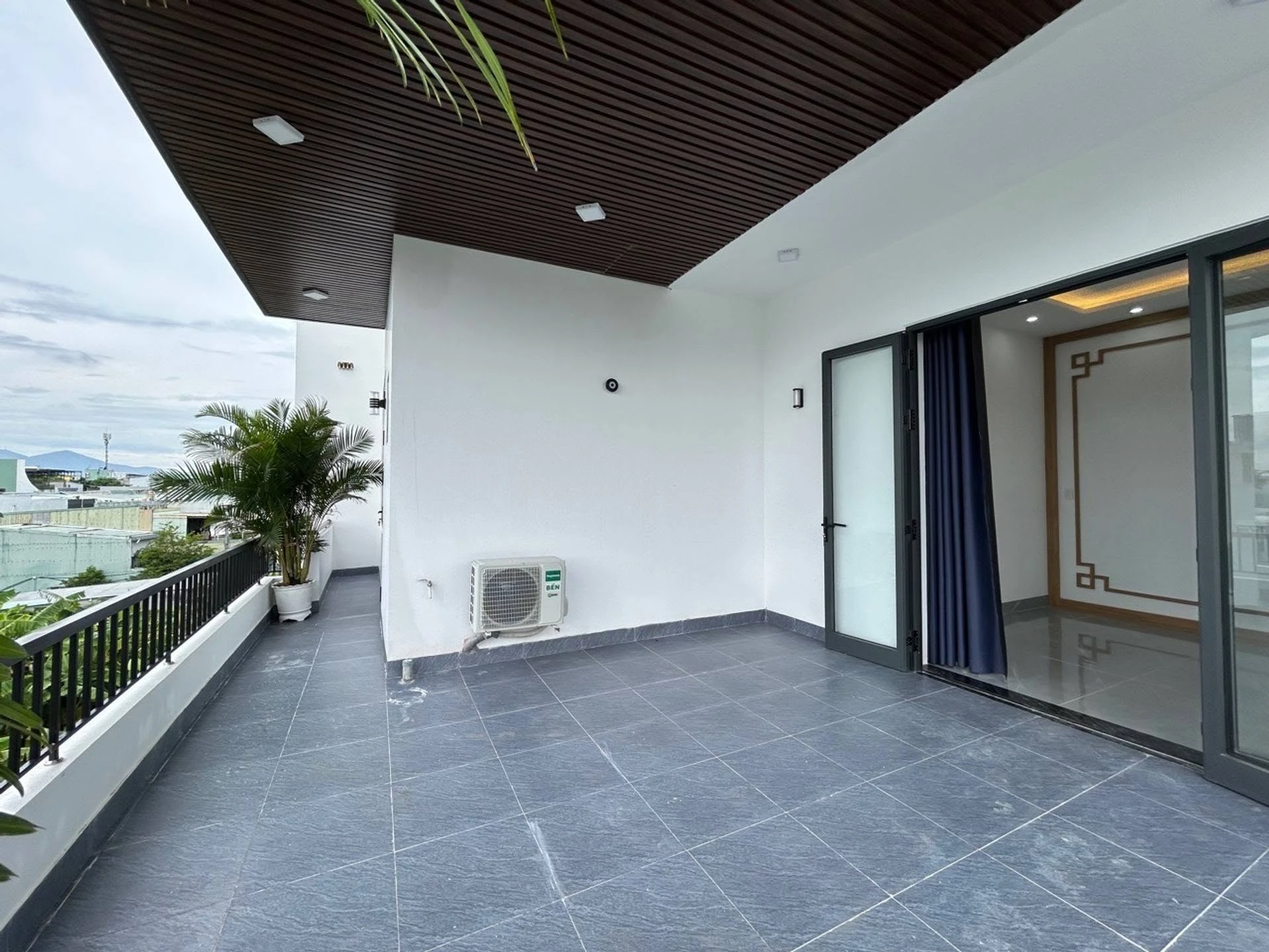 Nhà 3 tầng 4 phòng ngủ 87 m² gần Tôn Đản, giá 5 tỷ 2 - Ảnh 1