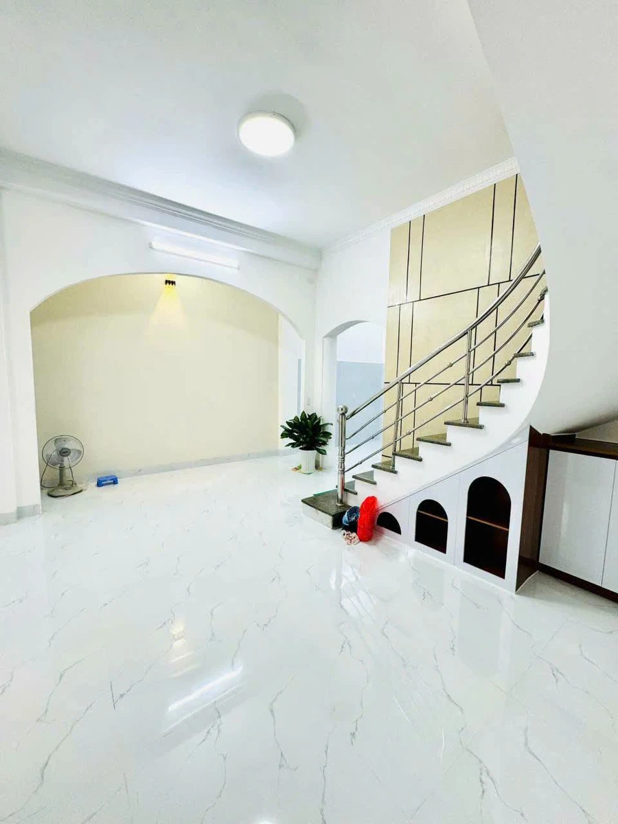 Bán nhà 1 trệt 1 lầu 180m² tân cổ điển Long Bình - Ảnh thu nhỏ 4