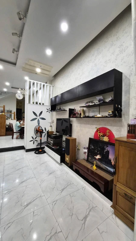 Bán nhà 2 tầng mặt tiền Trần Nhật Duật 66,2m2, 10,5 tỷ