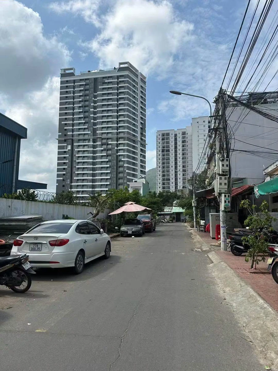 Bán nhà hẻm 100.9m² Hoàng Văn Thụ 5.4 tỷ - Ảnh thu nhỏ 3