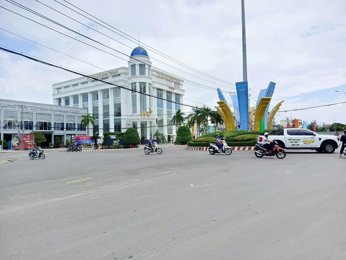 Bán nhà mặt tiền Trần Hưng Đạo Phú Thủy, 100m2, 13 tỷ - Ảnh 1
