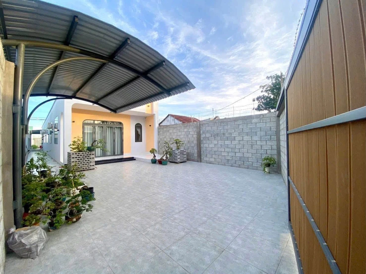 Bán nhà sân vườn 8x57m, 3PN Rạch Giá, Kiên Giang 2,899 tỷ - Ảnh thu nhỏ 3