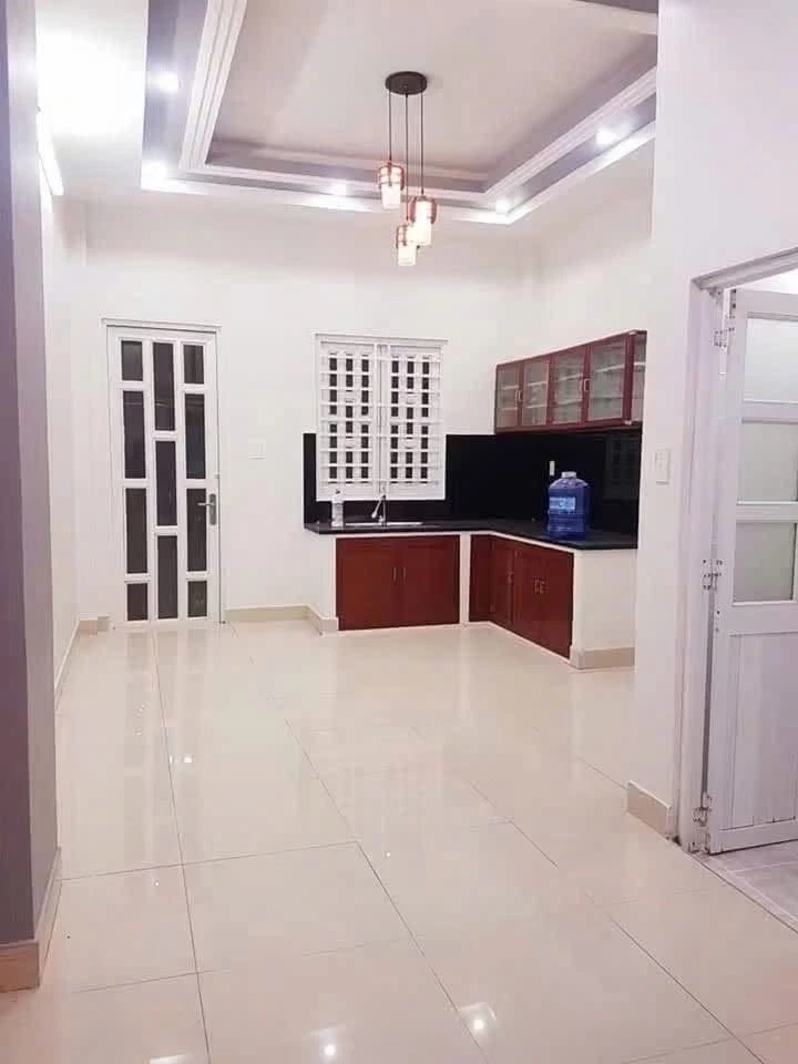 Bán nhà 2 tầng 70m² hẻm xe hơi Huỳnh Tấn Phát, Nhà Bè, giá 6,2 tỷ - Ảnh thu nhỏ 4