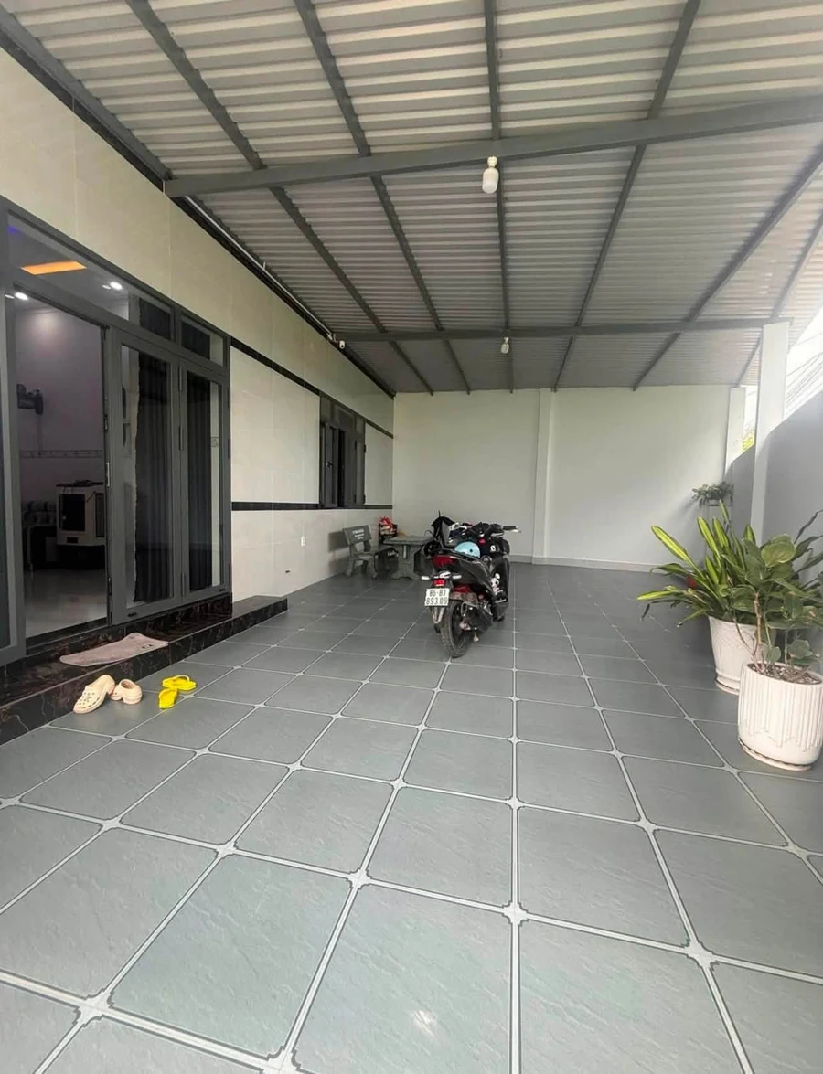 Bán nhà góc hai mặt tiền 150m² Quận 4 giá 1 tỷ - Ảnh 1