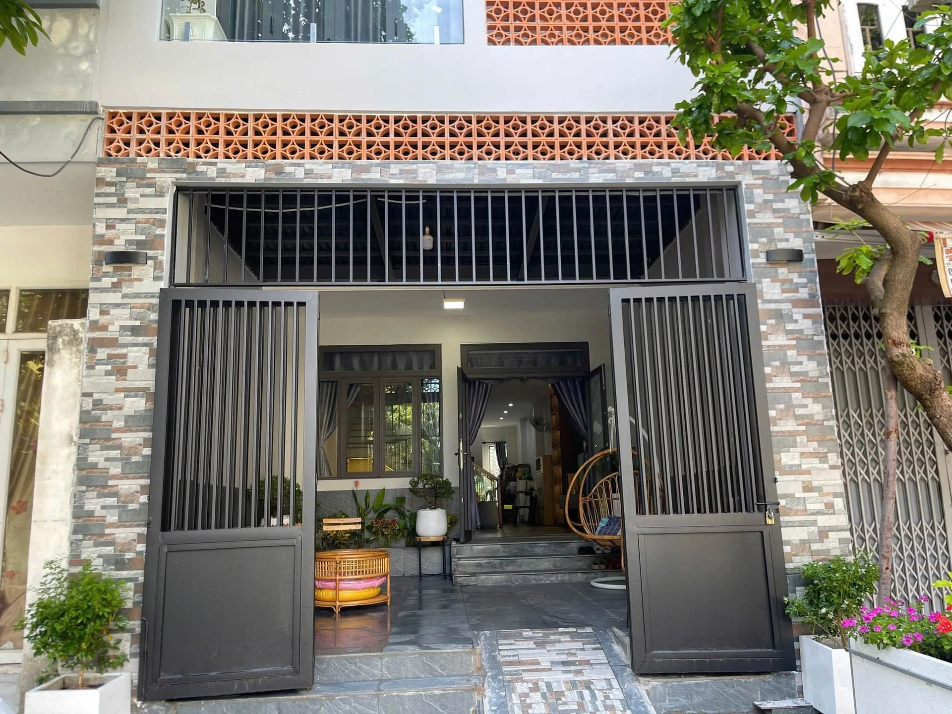Bán nhà 2 tầng mặt tiền Trần Khát Chân, Sơn Trà, Đà Nẵng, 100m2, giá 7,99 tỷ - Ảnh 1